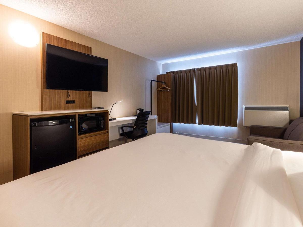 Comfort Inn Rouyn-Noranda Exterior photo