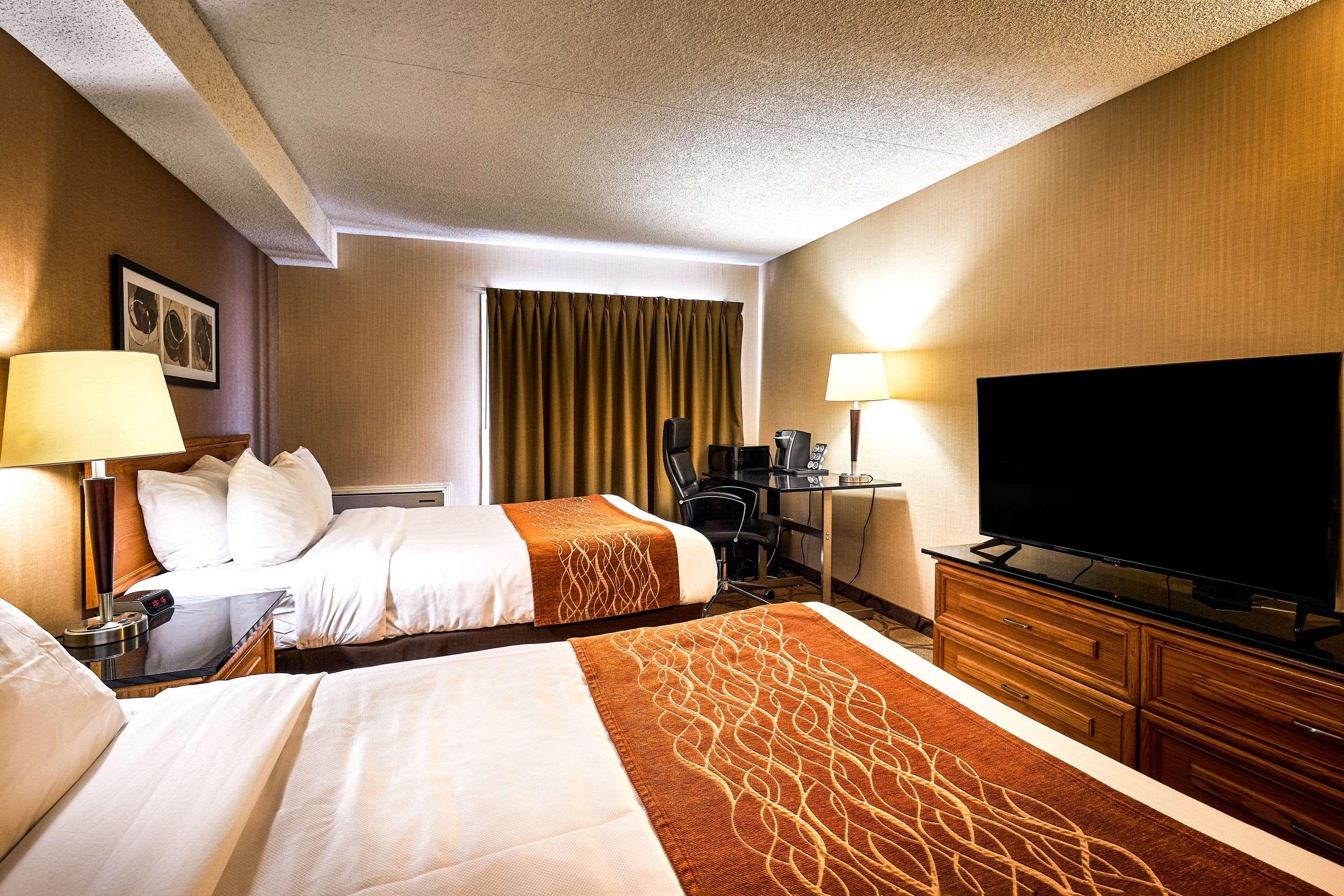 Comfort Inn Rouyn-Noranda Exterior photo