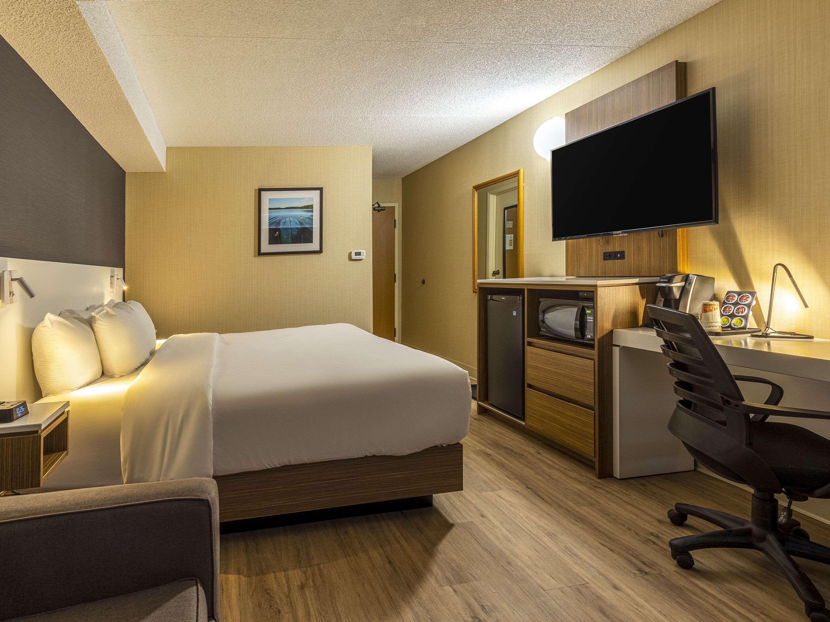 Comfort Inn Rouyn-Noranda Exterior photo