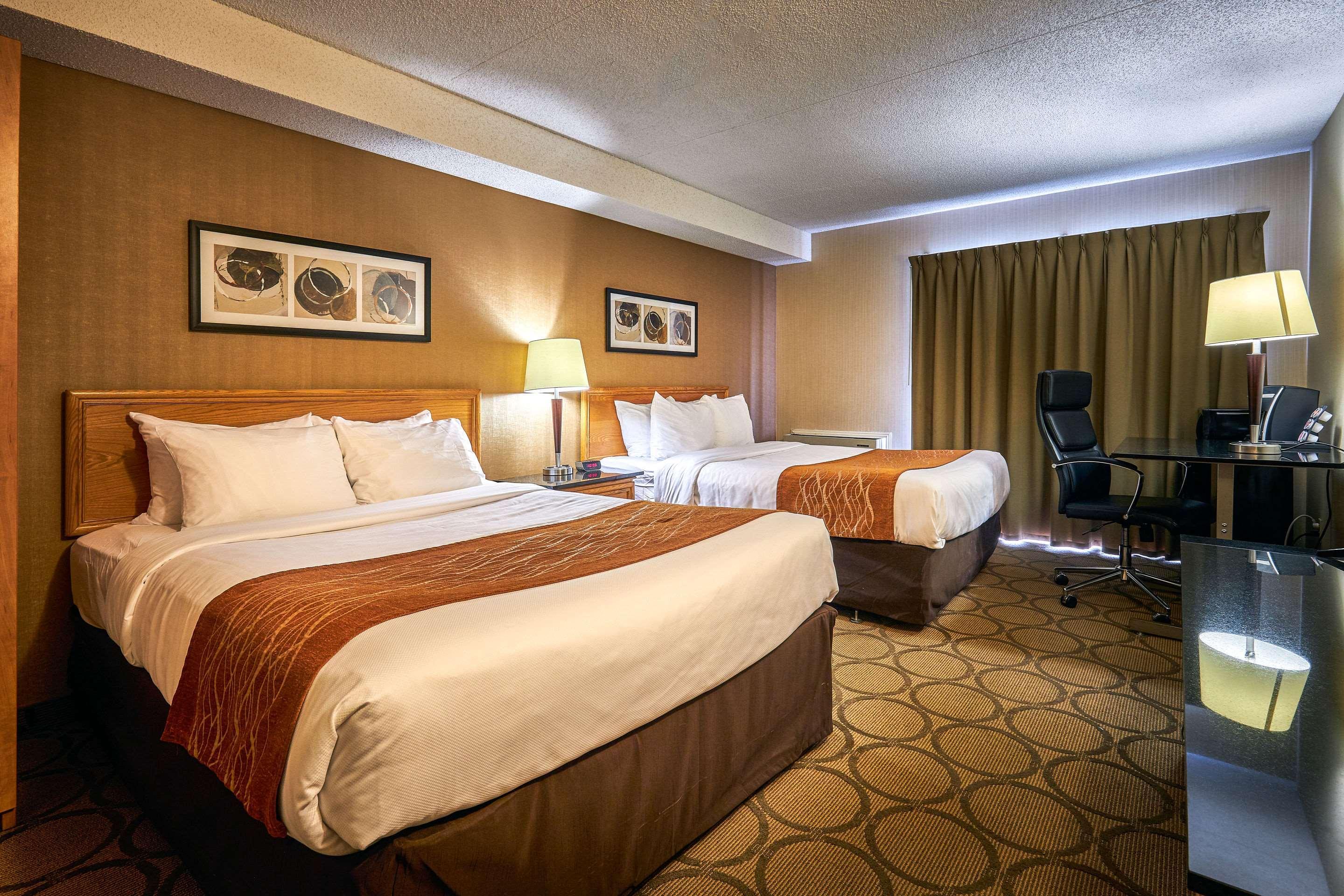 Comfort Inn Rouyn-Noranda Exterior photo