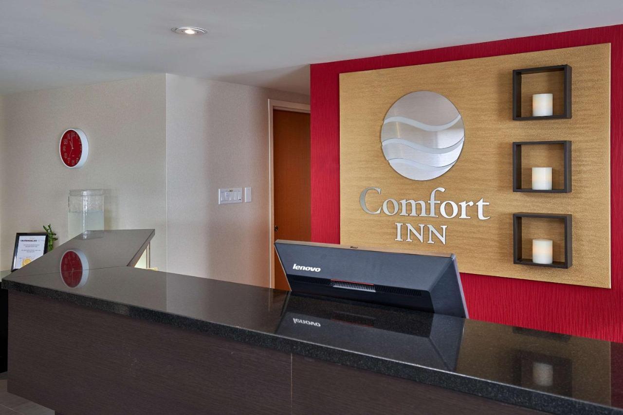 Comfort Inn Rouyn-Noranda Exterior photo