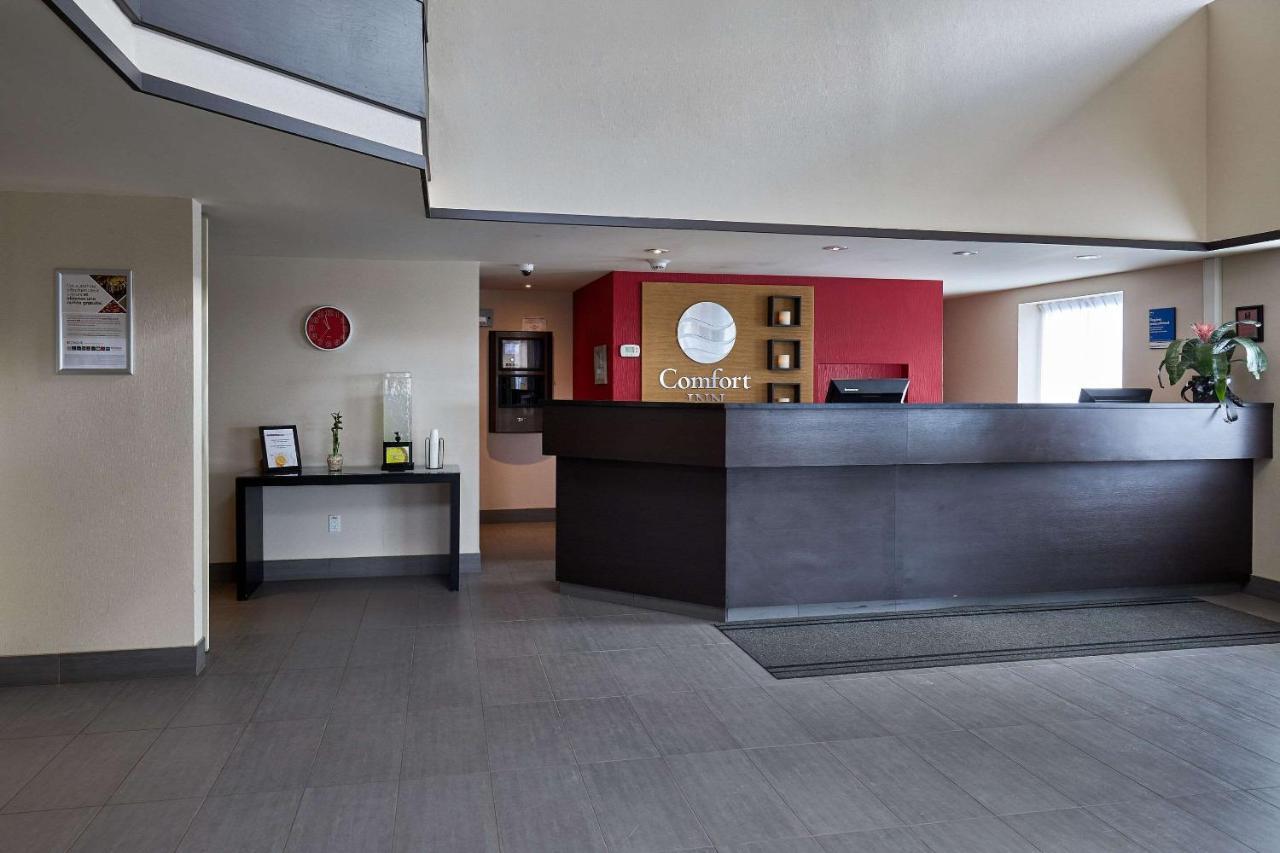 Comfort Inn Rouyn-Noranda Exterior photo