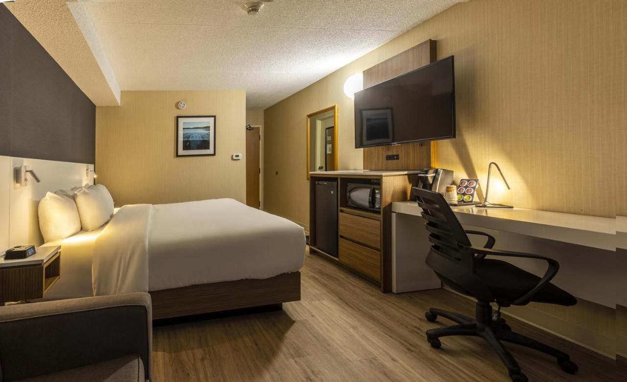 Comfort Inn Rouyn-Noranda Exterior photo