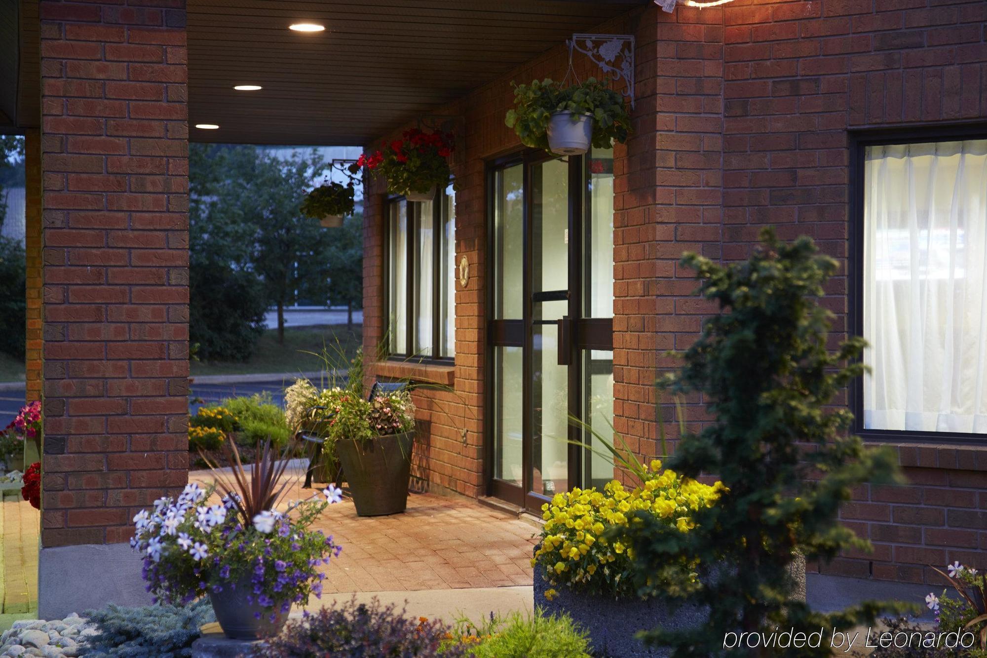Comfort Inn Rouyn-Noranda Exterior photo