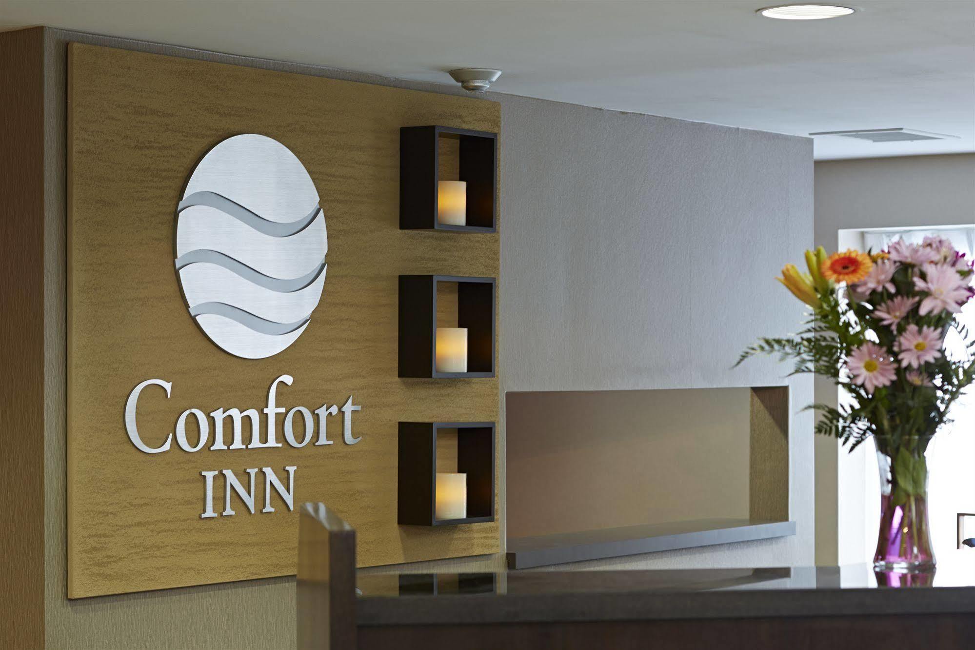 Comfort Inn Rouyn-Noranda Exterior photo
