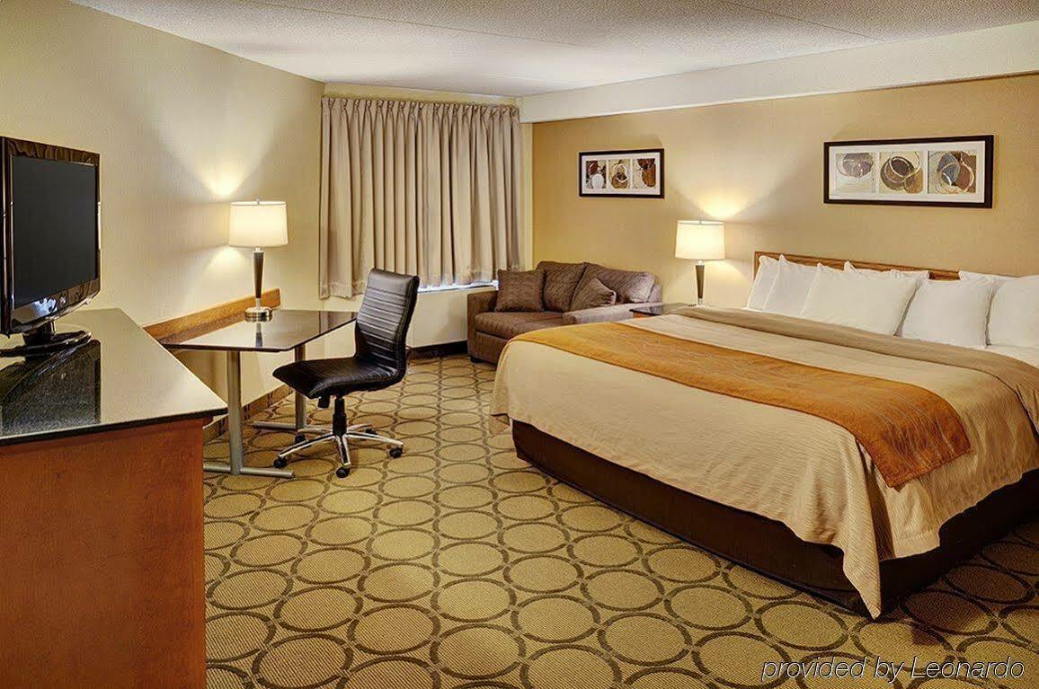 Comfort Inn Rouyn-Noranda Exterior photo